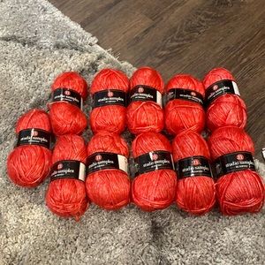 Red-silver yarn lot